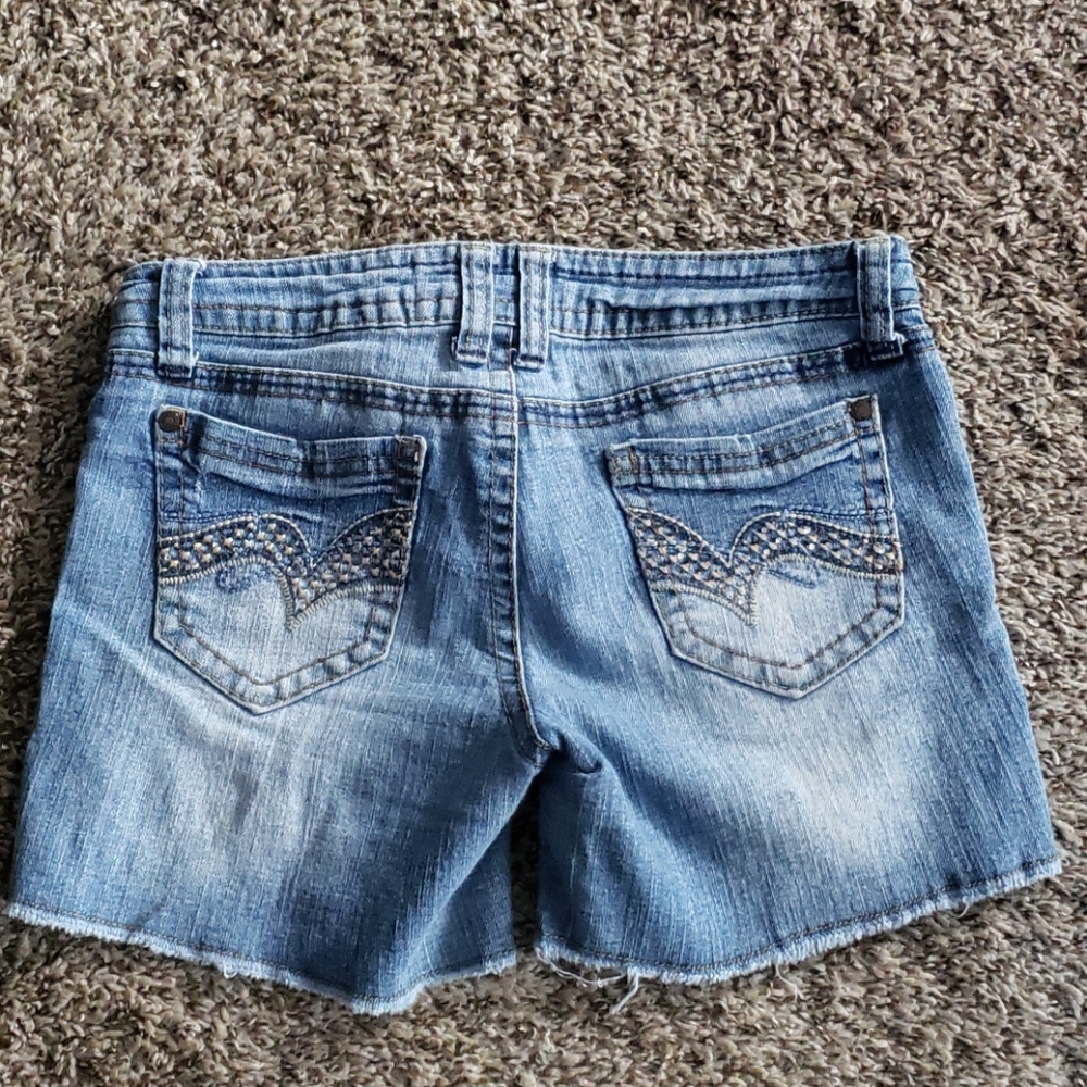 Ladies denim shorts - Picture 3 of 3